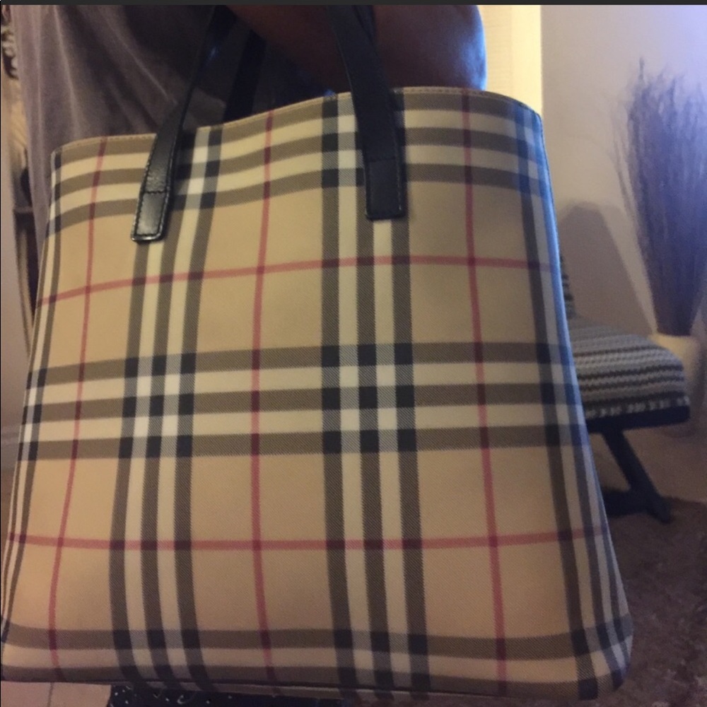 SOLD-Burberry London Clutch
